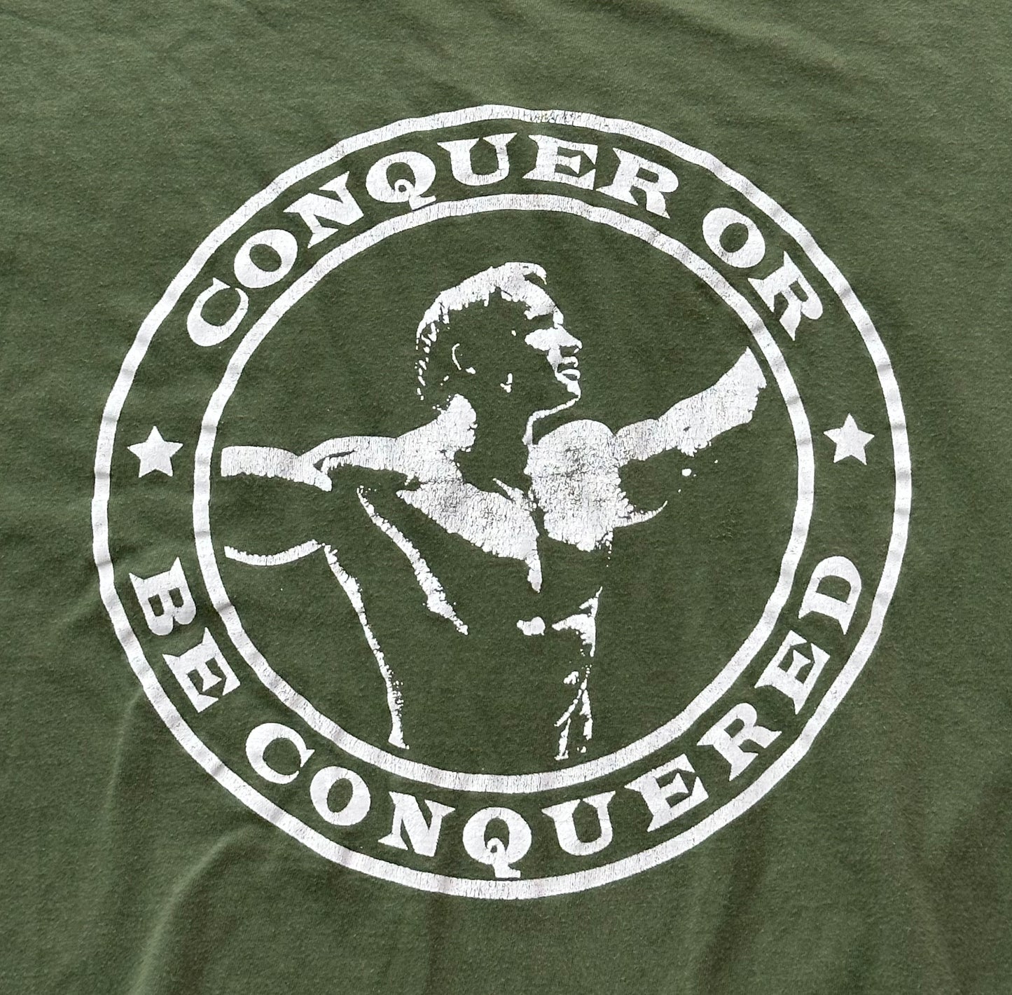 Vintage Y2K Arnold Conquer or Be Conquered Bodybuilding T-shirt - Medium