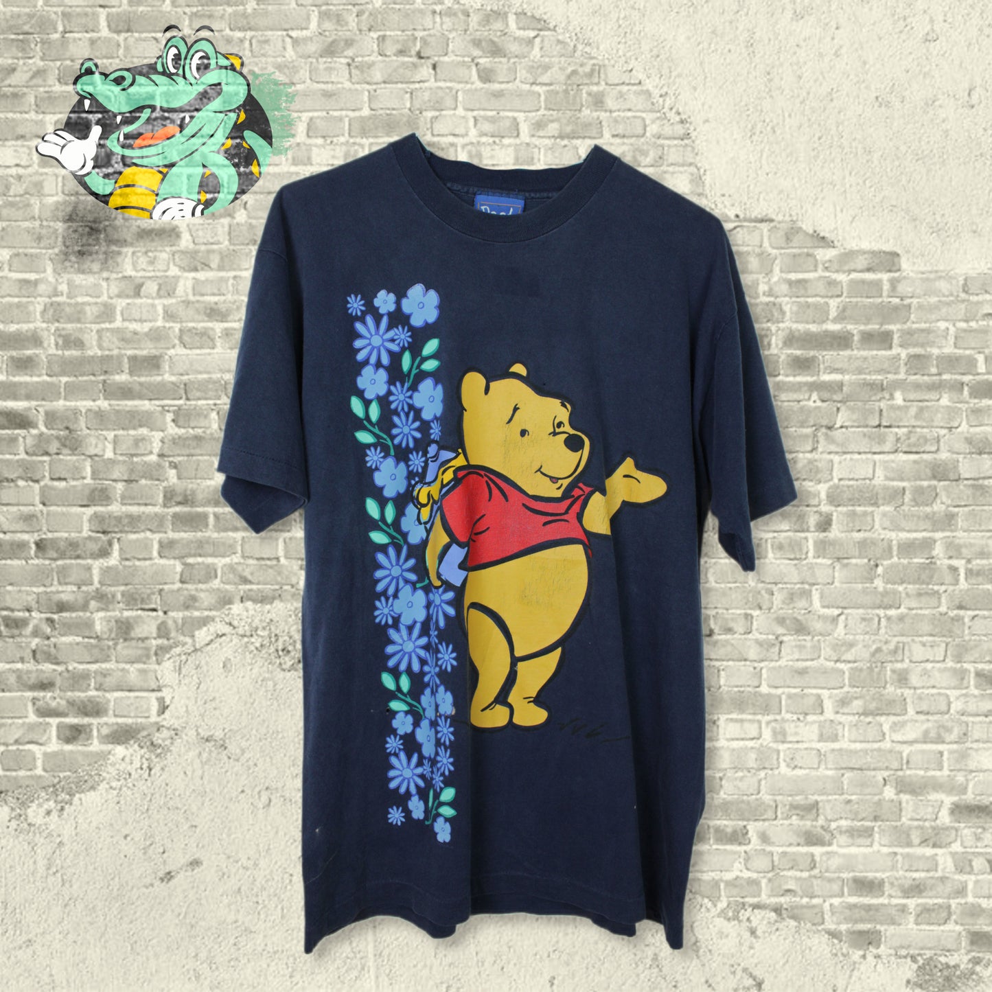 Vintage 90s Disney Single Stitched Winnie The Pooh & Flowers Made in USA T-shirt - Large